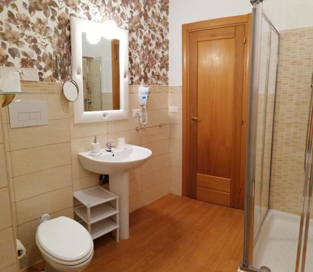 B&B Abatjour - Ambiente Sanificato - Test Antilegionella Assolto Фоджа Екстериор снимка